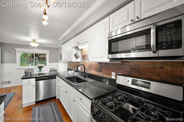 737 Panorama Drive, Milford, MI 48381