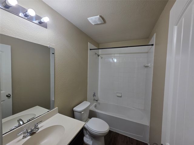 237 Thoroughbred Street, Waxahachie, TX 75165