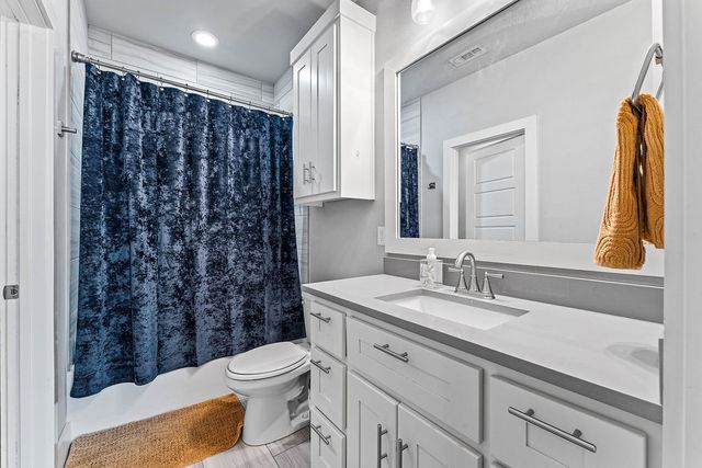 7035 W Shadow Valley Road, Rogers, AR 72758