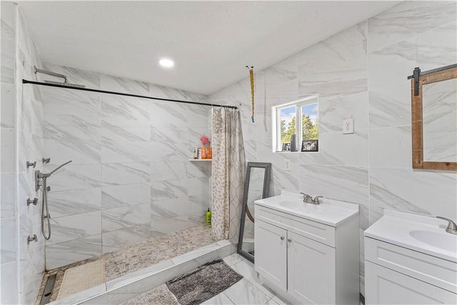 2196 Madison 8300, Huntsville, AR 72740