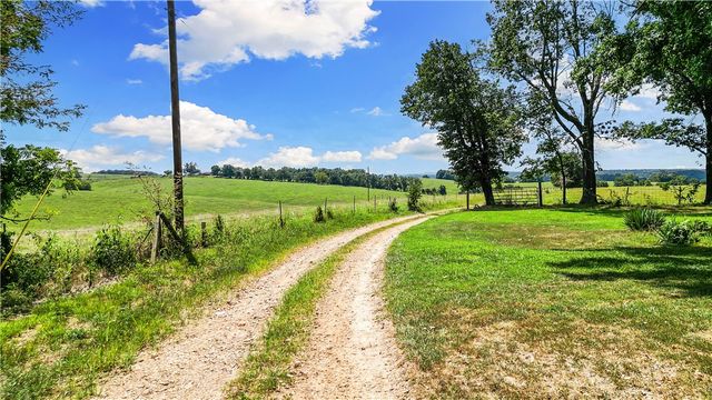 2196 Madison 8300, Huntsville, AR 72740