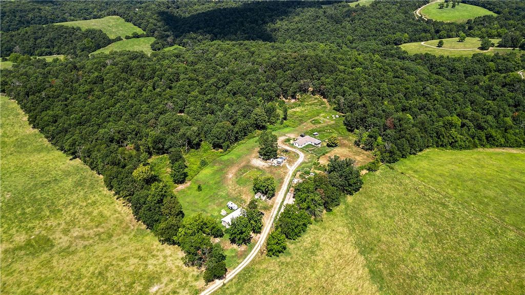 2196 Madison 8300, Huntsville, AR 72740