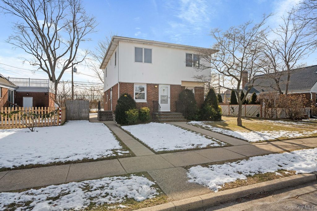 169 Wilton Street, New Hyde Park, NY 11040