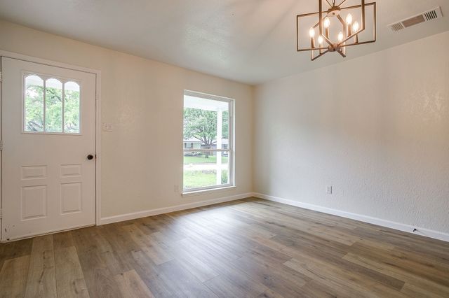 713 Vaughn Drive, Burleson, TX 76028