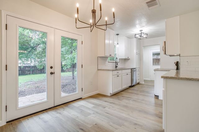 713 Vaughn Drive, Burleson, TX 76028