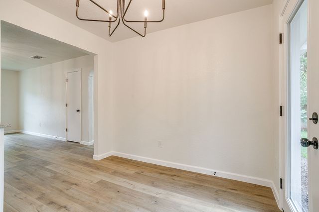 713 Vaughn Drive, Burleson, TX 76028