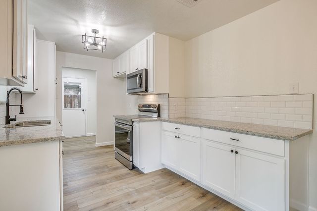 713 Vaughn Drive, Burleson, TX 76028