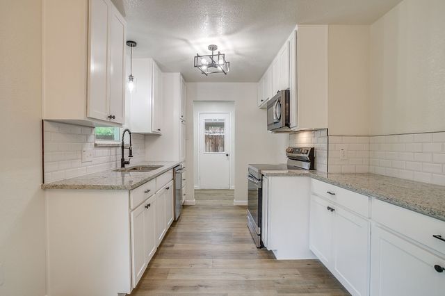 713 Vaughn Drive, Burleson, TX 76028