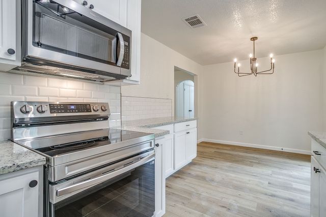 713 Vaughn Drive, Burleson, TX 76028