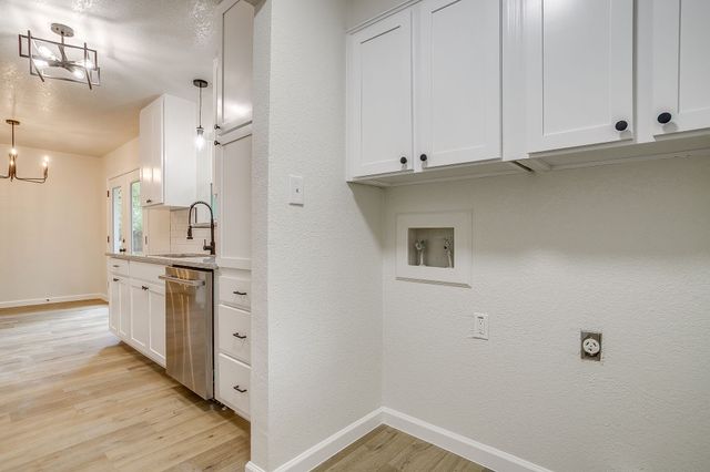 713 Vaughn Drive, Burleson, TX 76028