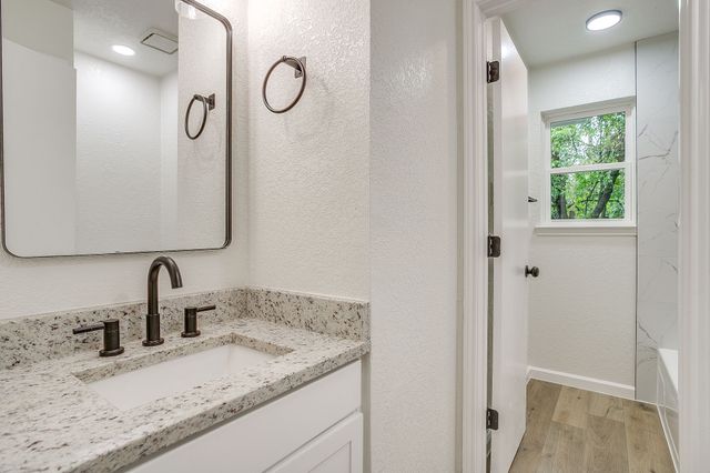 713 Vaughn Drive, Burleson, TX 76028