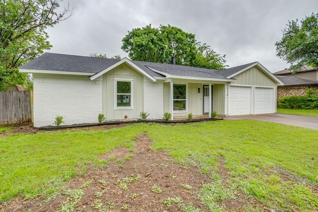 713 Vaughn Drive, Burleson, TX 76028