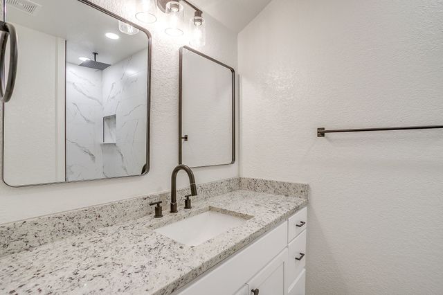 713 Vaughn Drive, Burleson, TX 76028