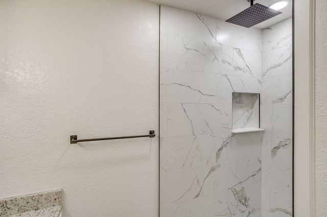 713 Vaughn Drive, Burleson, TX 76028