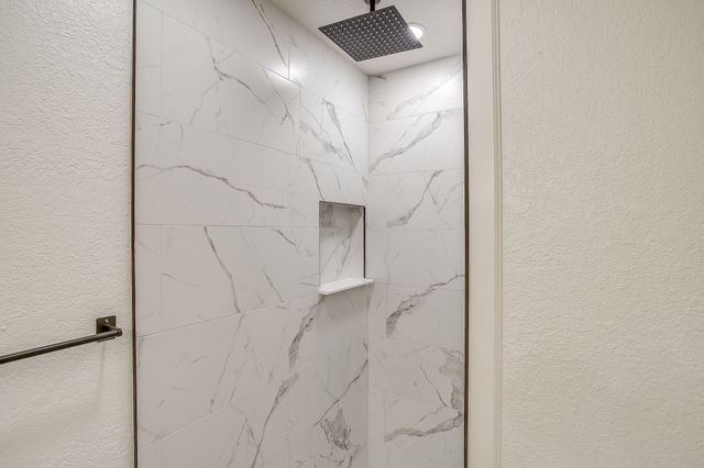 713 Vaughn Drive, Burleson, TX 76028