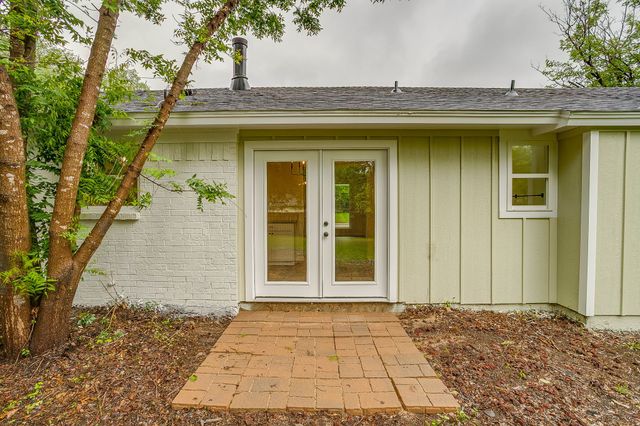 713 Vaughn Drive, Burleson, TX 76028