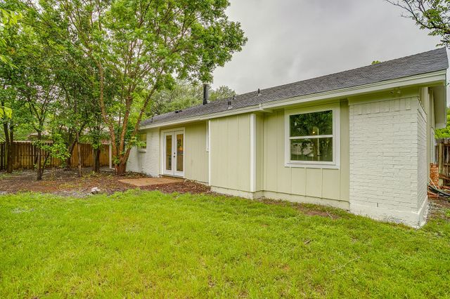 713 Vaughn Drive, Burleson, TX 76028