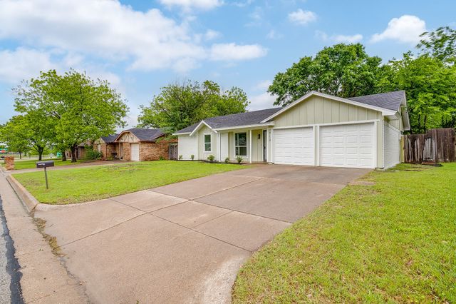 713 Vaughn Drive, Burleson, TX 76028