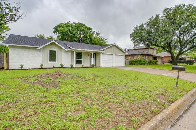 713 Vaughn Drive, Burleson, TX 76028