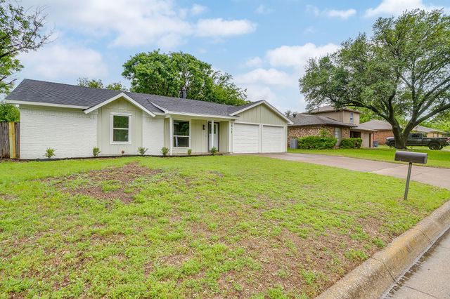713 Vaughn Drive, Burleson, TX 76028