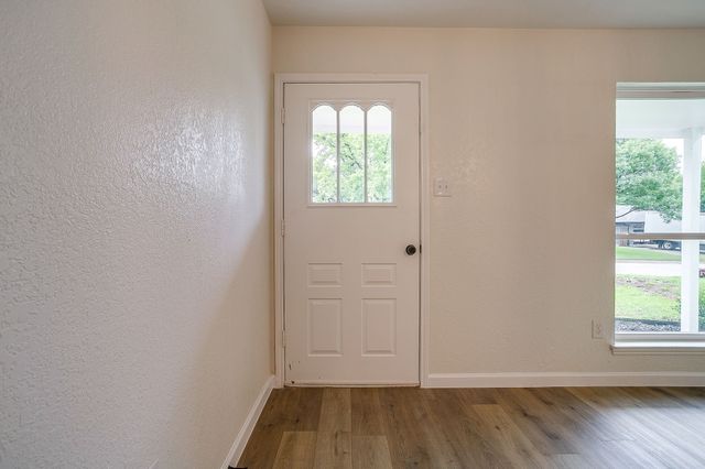 713 Vaughn Drive, Burleson, TX 76028