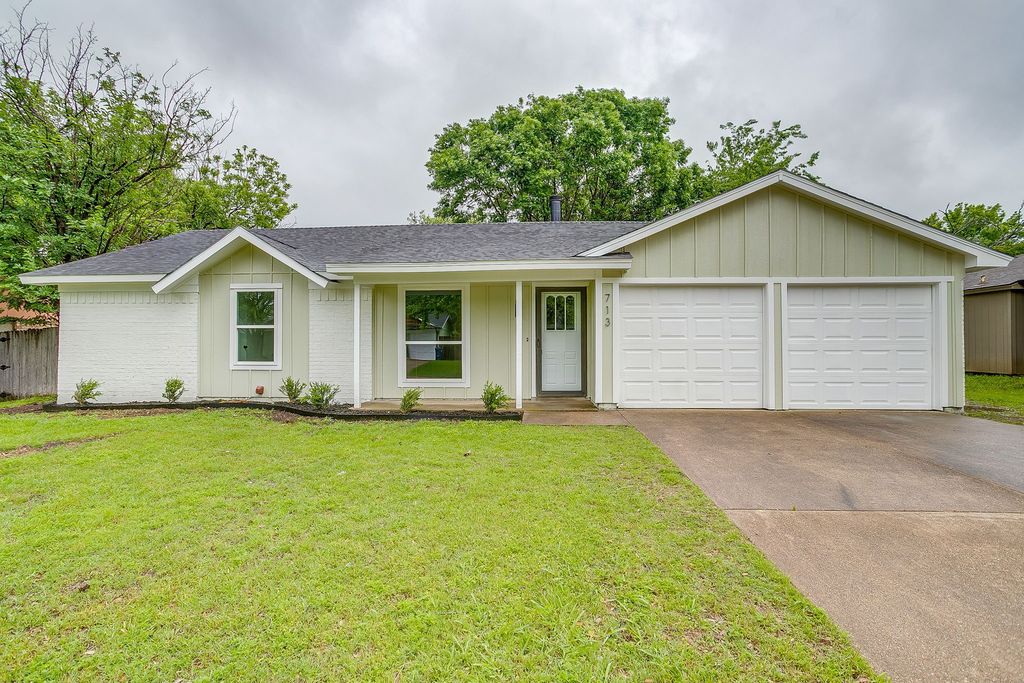 713 Vaughn Drive, Burleson, TX 76028
