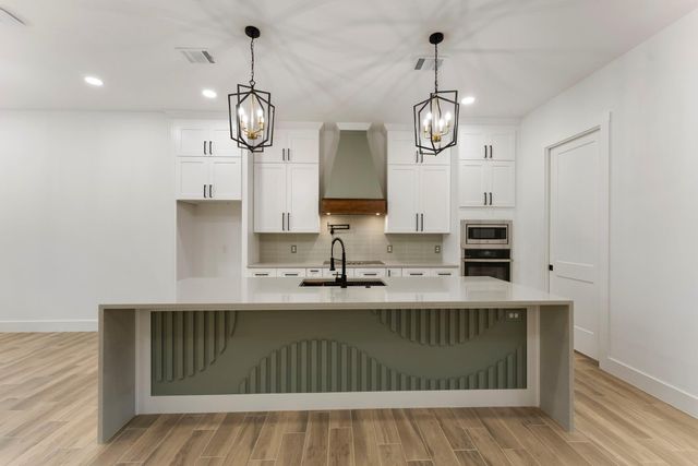 3709 Oak Court, Montgomery, TX 77356
