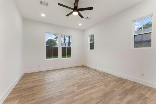 3709 Oak Court, Montgomery, TX 77356