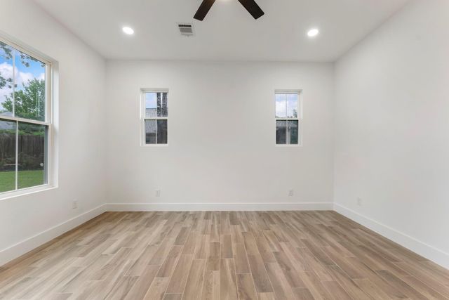 3709 Oak Court, Montgomery, TX 77356