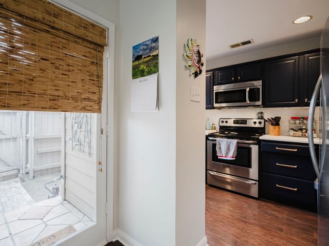 9910 Royal Lane 101, Dallas, TX 75231