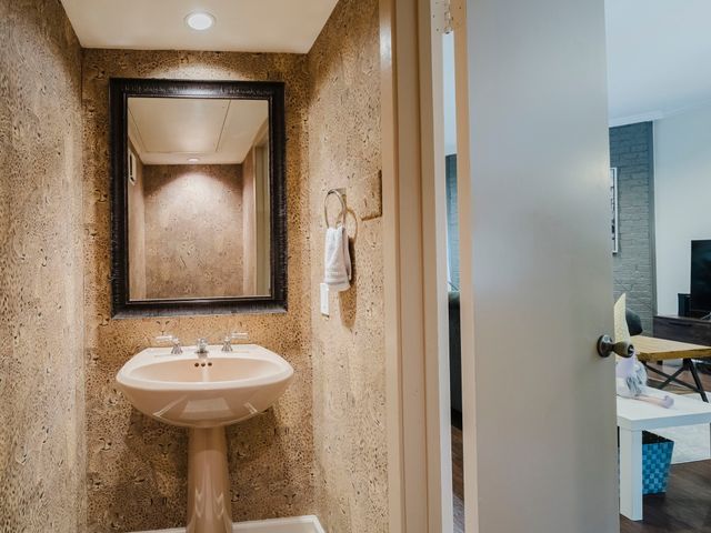 9910 Royal Lane 101, Dallas, TX 75231