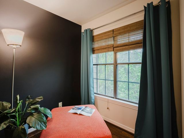 9910 Royal Lane 101, Dallas, TX 75231