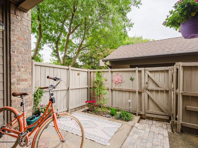 9910 Royal Lane 101, Dallas, TX 75231