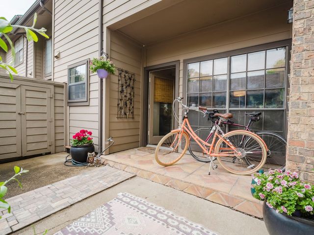 9910 Royal Lane 101, Dallas, TX 75231