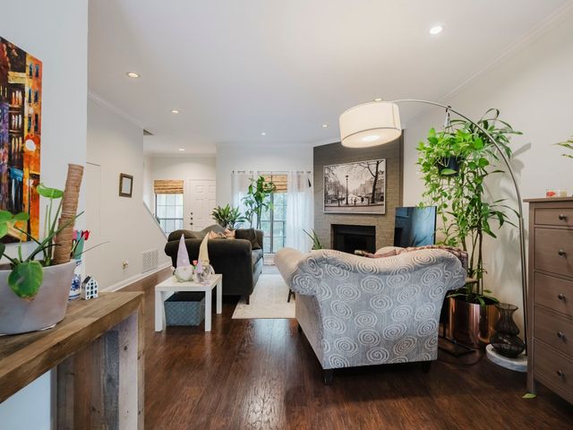 9910 Royal Lane 101, Dallas, TX 75231