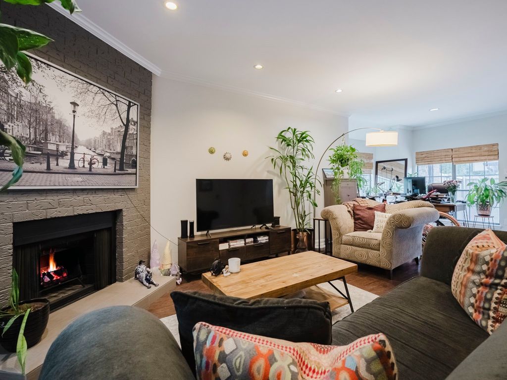 9910 Royal Lane 101, Dallas, TX 75231