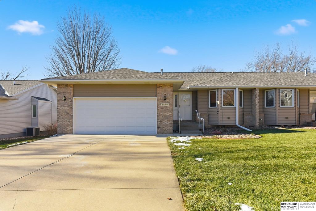 1127 N Cottonwood Street, Wahoo, NE 68066