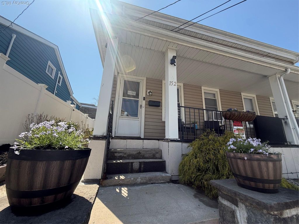 152 OLIVER AVENUE, Yonkers, NY 10701