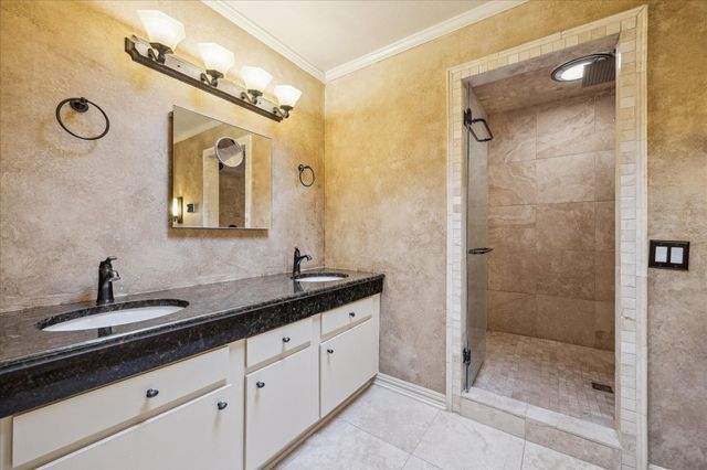 222 Litchfield Lane, Houston, TX 77024