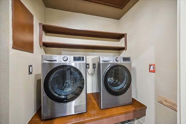 222 Litchfield Lane, Houston, TX 77024