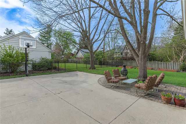219 Dellwood Avenue, Oakwood, OH 45419