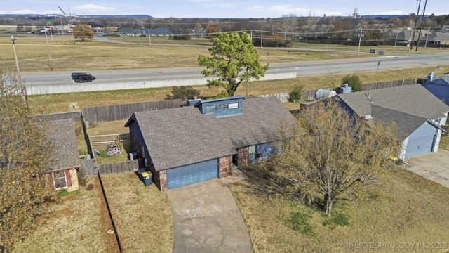 2857 W 111th Place S, Jenks, OK 74037
