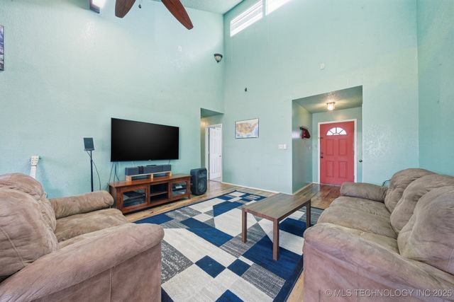 2857 W 111th Place S, Jenks, OK 74037