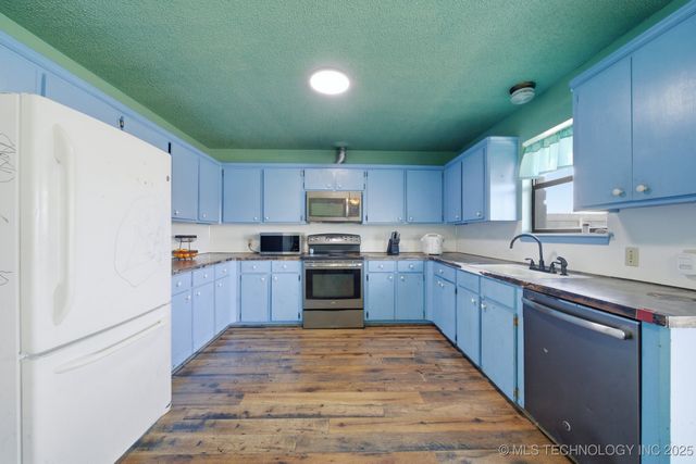 2857 W 111th Place S, Jenks, OK 74037