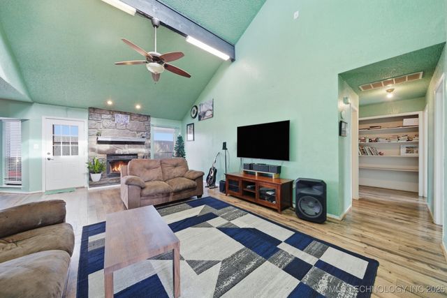 2857 W 111th Place S, Jenks, OK 74037