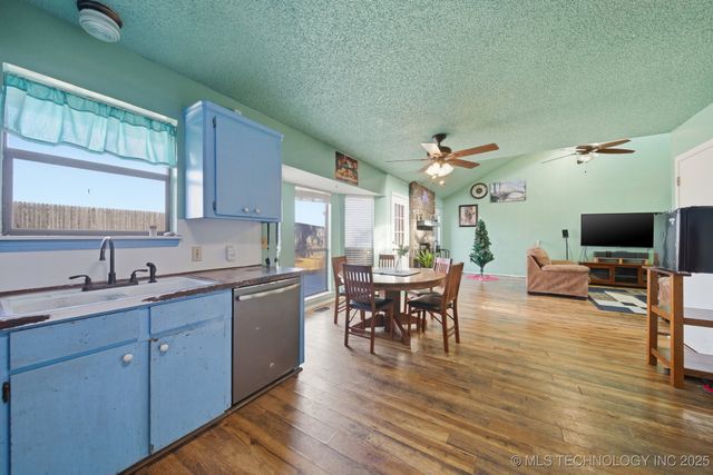 2857 W 111th Place S, Jenks, OK 74037