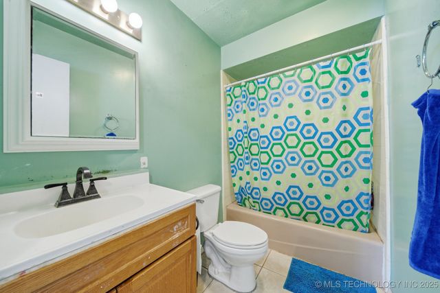 2857 W 111th Place S, Jenks, OK 74037