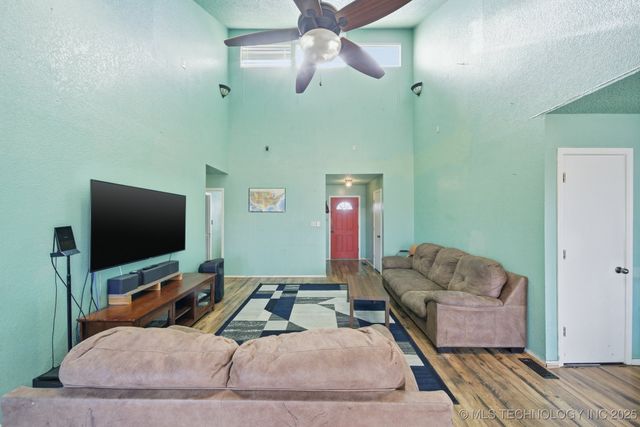 2857 W 111th Place S, Jenks, OK 74037