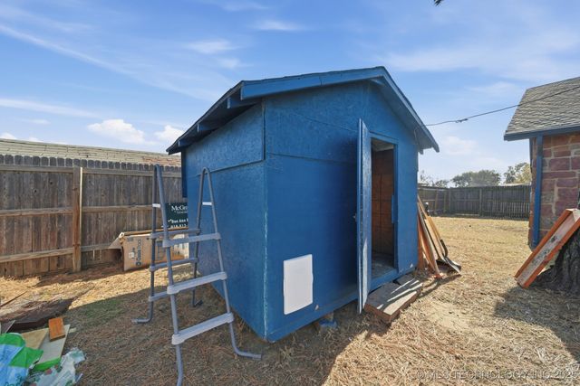 2857 W 111th Place S, Jenks, OK 74037