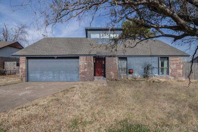 2857 W 111th Place S, Jenks, OK 74037
